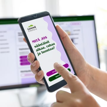 Etusivu-mobiilisovellus-tietokone-taustalla_2_etusivu-neliö