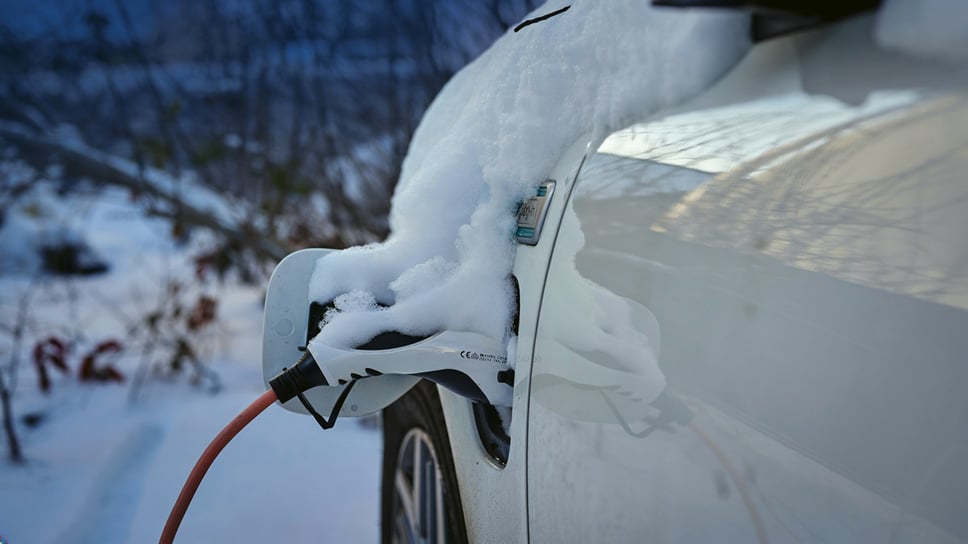 auton_lataus_talviyo