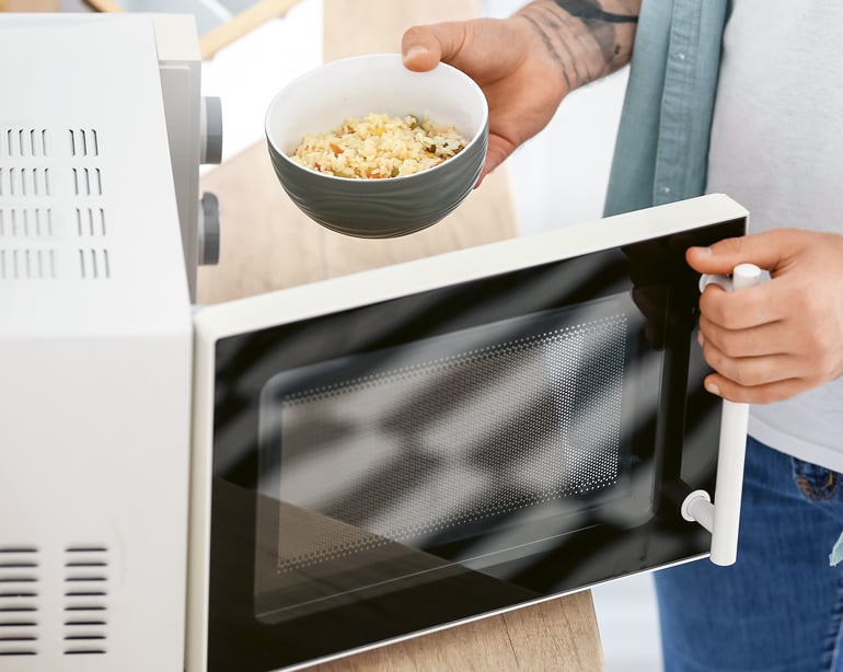 Riisin_keitto_mikroaaltouunissa