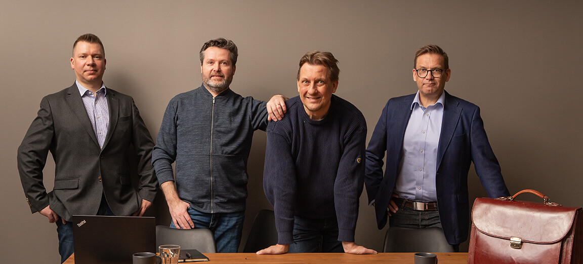 Janne Laine Lumme Energialta, Antti Koskelainen Solarigolta ja Kari Tuominen ja Vikke Saarelainen Skartalta